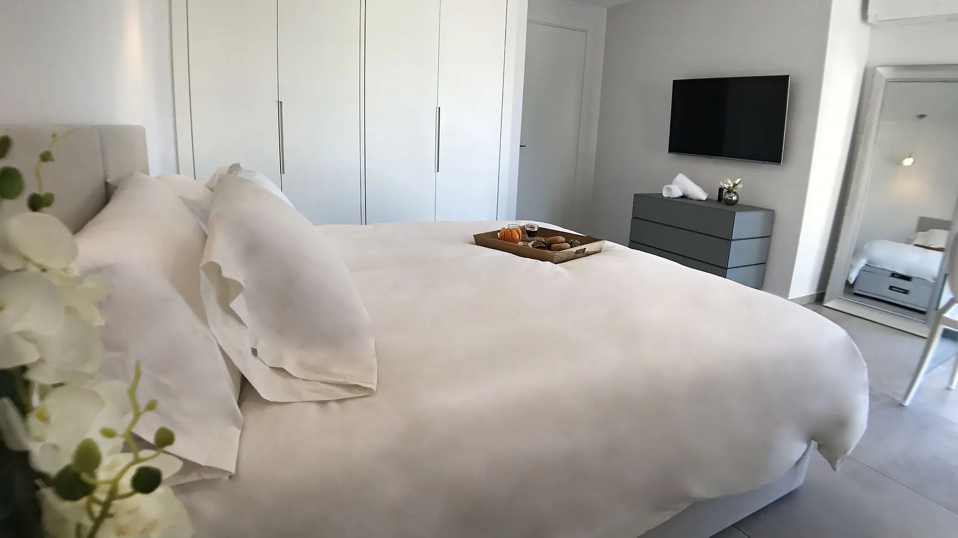 Apartment Contemporary 1 Bedroom Apt Puerto Banus Marbella