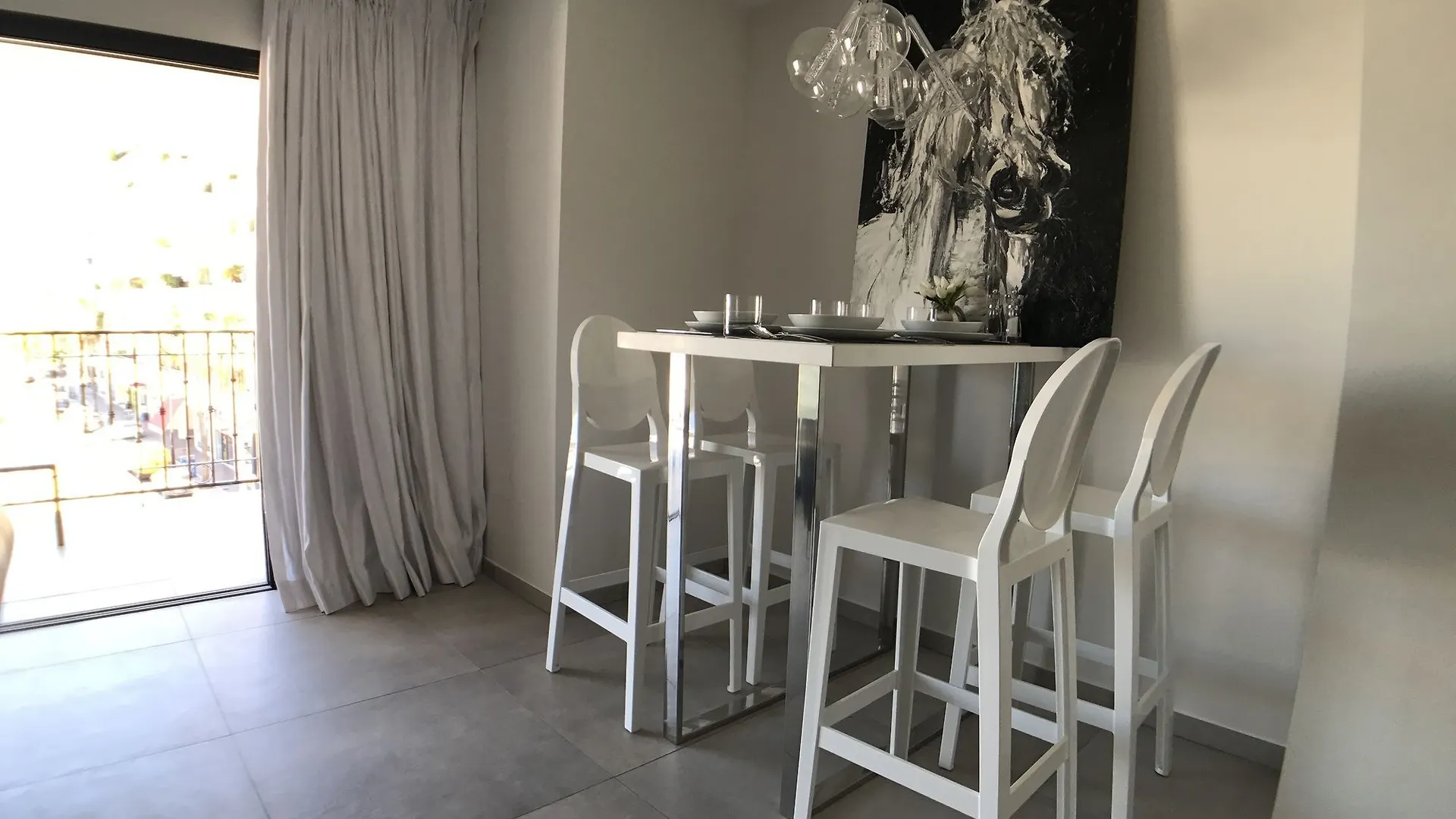 Contemporary 1 Bedroom Apt Puerto Banus Marbella