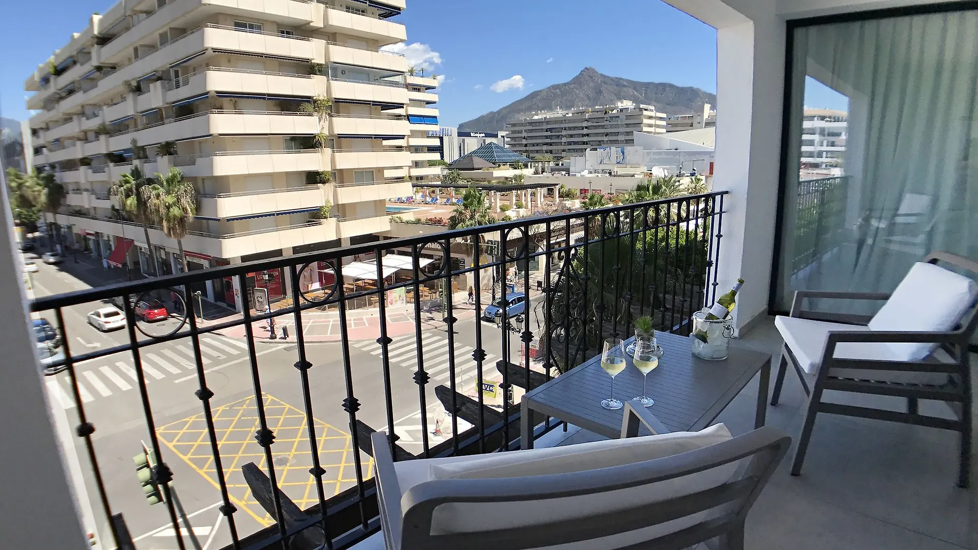 Contemporary 1 Bedroom Apt Puerto Banus Marbella Apartment